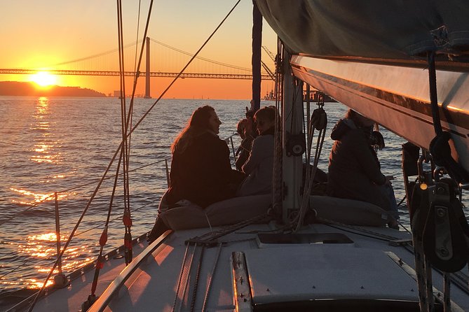 Lisbon Sunset Sailing Tour with White or Rosé Wine and Snacks - Why the Tagus sunset works so well