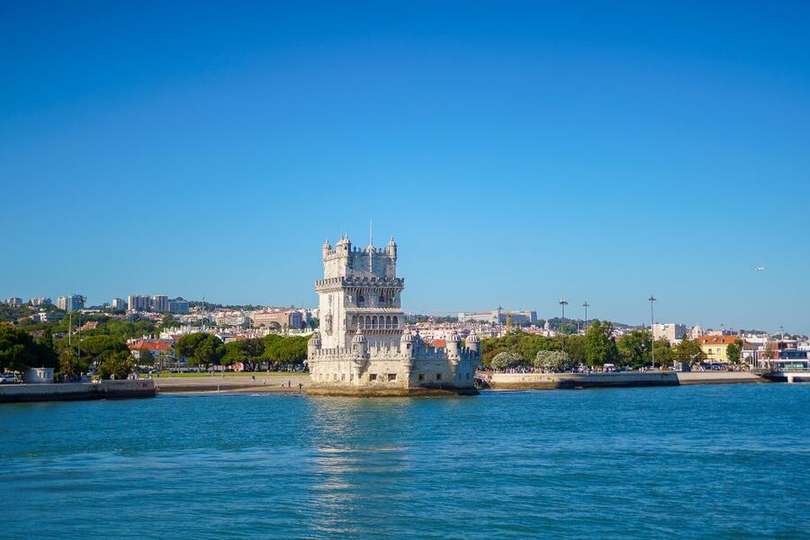 Lisbon: Tagus River Boat Tour with One Drink Included - Finding the boat at Estação Fluvial Sul e Sueste