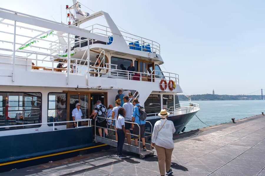 Lisbon: Tagus River Boat Tour with One Drink Included - Is $21 a fair price for 90 minutes?