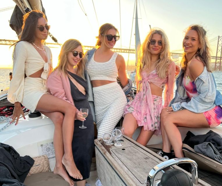 Lisbon: Tagus River Cruise, Morning, Day, Sunset, or Night - Across to Cristo Rei and Almada