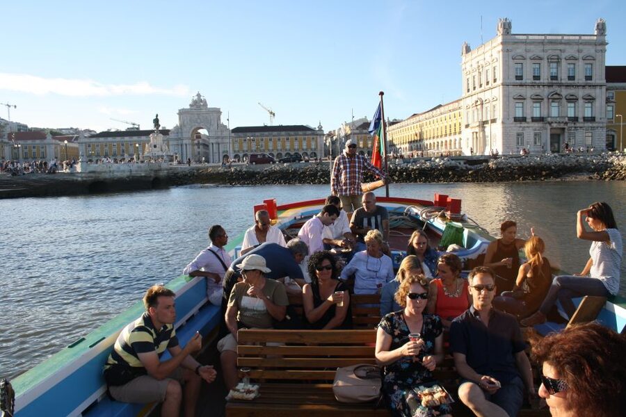 Lisbon: Tagus River Express Cruise in a Traditional Vessel - The best time to go