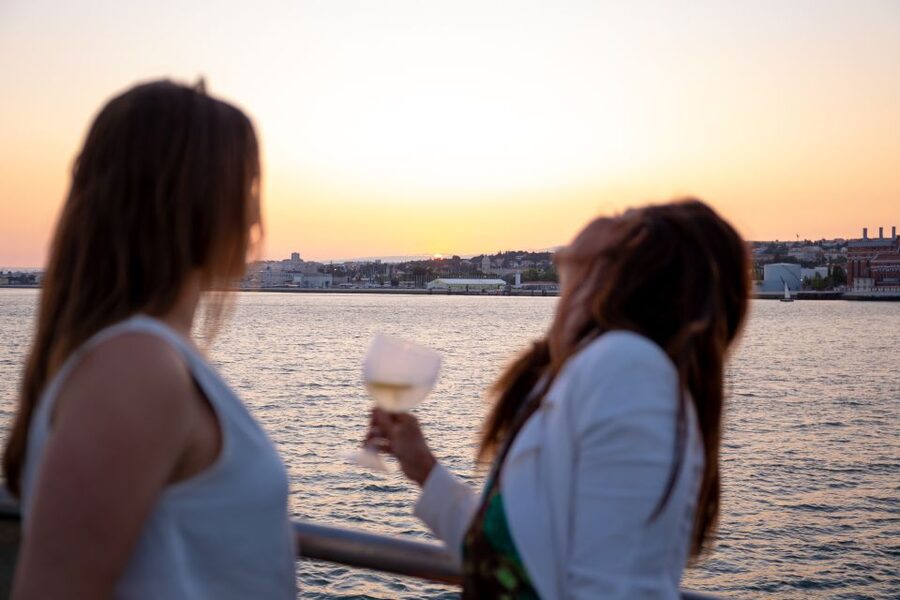 Lisbon: Tagus River Sunset Tour with Snacks and Drink - Setting out from Sul e Sueste