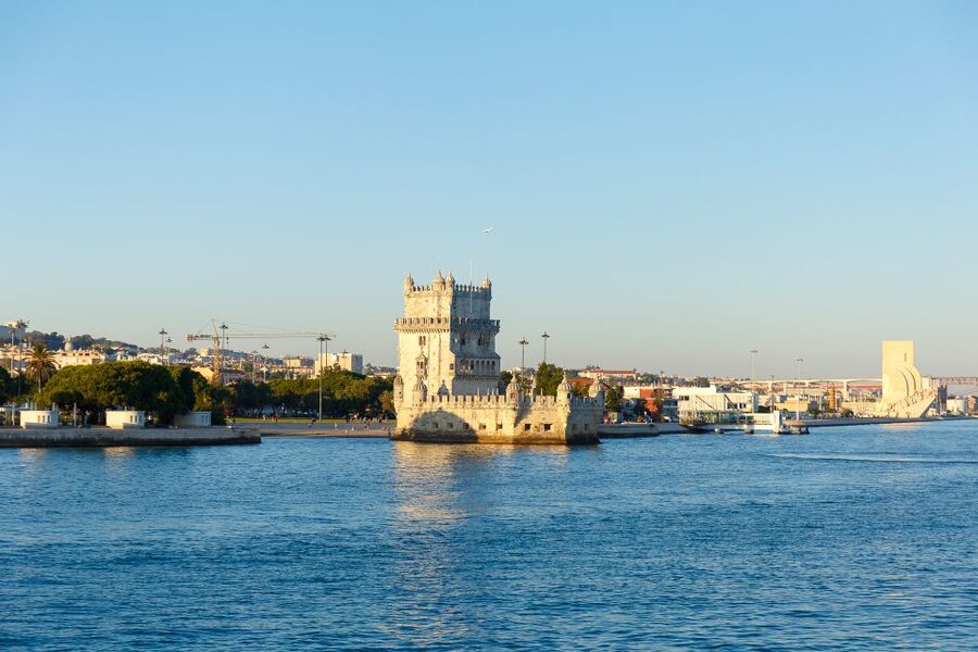 Lisbon: Tagus River Sunset Tour with Snacks and Drink - Belém Tower and the Discoveries Monument