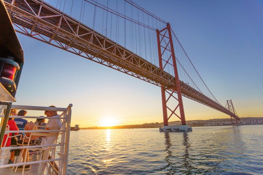 Lisbon: Tagus River Sunset Tour with Snacks and Drink - Sunset, snacks, and the ride home