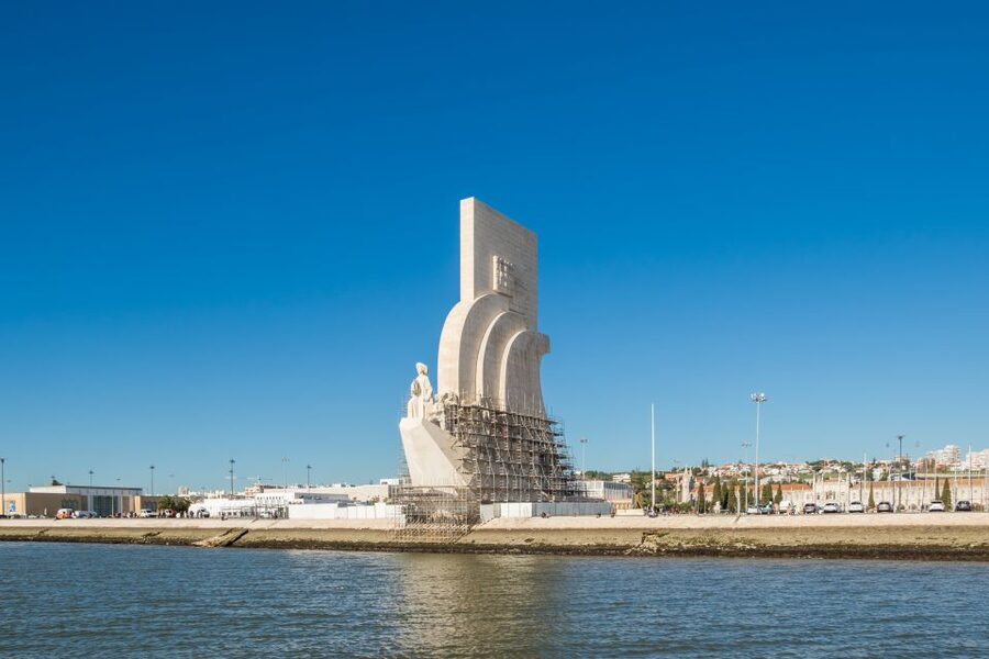 Lisbon: Tagus River Yellow Boat Cruise - Using the included Carris tram access