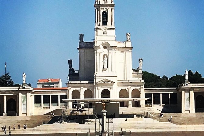Lisbon to Porto Up to 4 Stops: Obidos, Nazare, Fatima and Aveiro - What the $287.34 price really buys