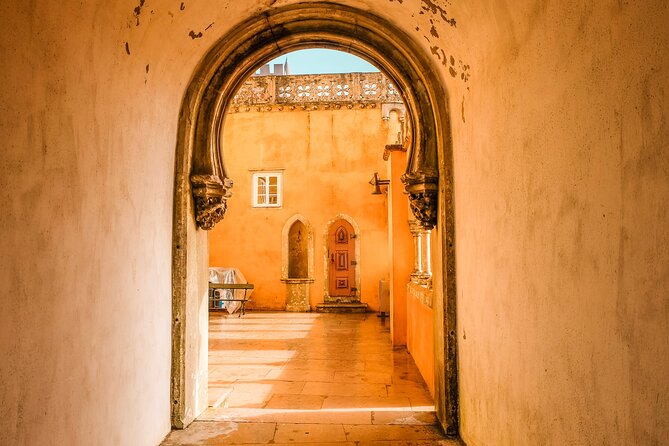Lisbon to Sintra, Pena Palace, Regaleira & Cascais, small-group - A short taste of Sintra’s old center