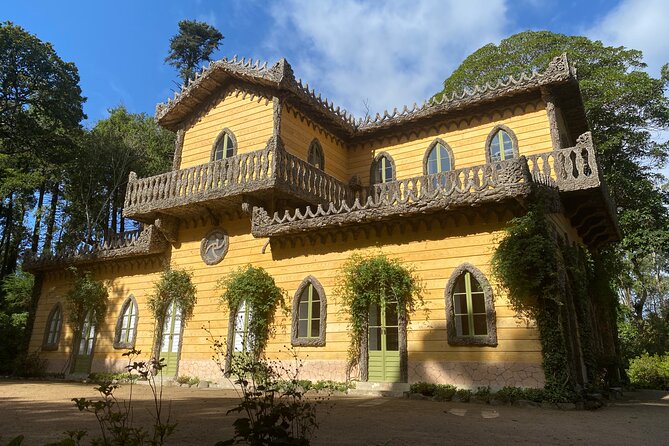 Lisbon to Sintra Pena & Regaleira guided tour in 8pax group - How the day handles time and crowds