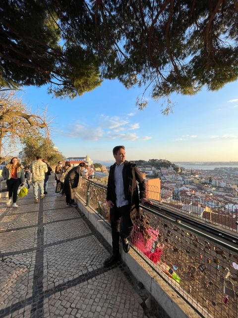 Lisbon: Tuk Tuk with hotel pick up and the best of old city - Santa Luzia and Alfama’s steep lanes