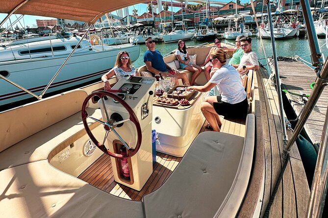 Lisbon – Vinho Verde Wine Premium Boat Experience - What is served onboard