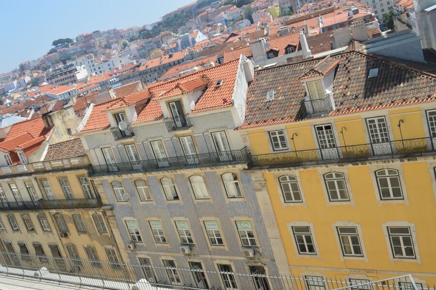 Lisbon: Walking Tour in the Center (Max 12 Participants) - Chiado and Praça Luís de Camões