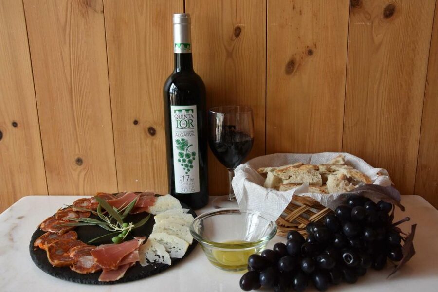 Loulé: Quinta da Tôr Winery Guided Tour and Wine Tasting - The pool and views change the pace