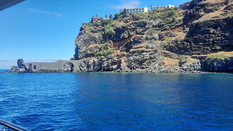 Madeira: Boat Trip with Lunch, Drinks, and Hotel Transfer - Service, comfort, and the family-run feel