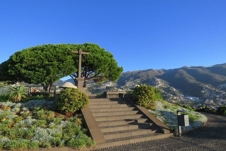 Madeira : Nun's Valleys and Pico Areeiro 4X4 Tour - Curral das Freiras and the Nun’s Valley stop