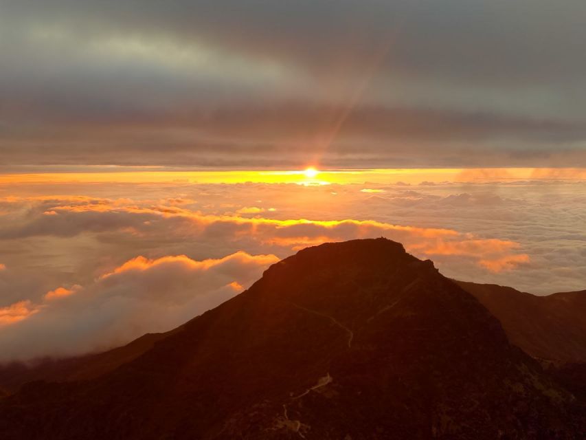 Madeira: Pico Ruivo Guided Sunrise Hike with Hotel Pickup - What to pack for a cold, dark mountain start
