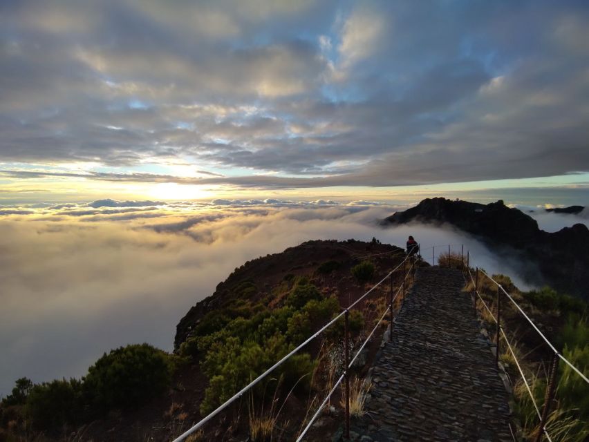 Madeira: Pico Ruivo Guided Sunrise Hike with Hotel Pickup - The daylight descent shows you what darkness hid