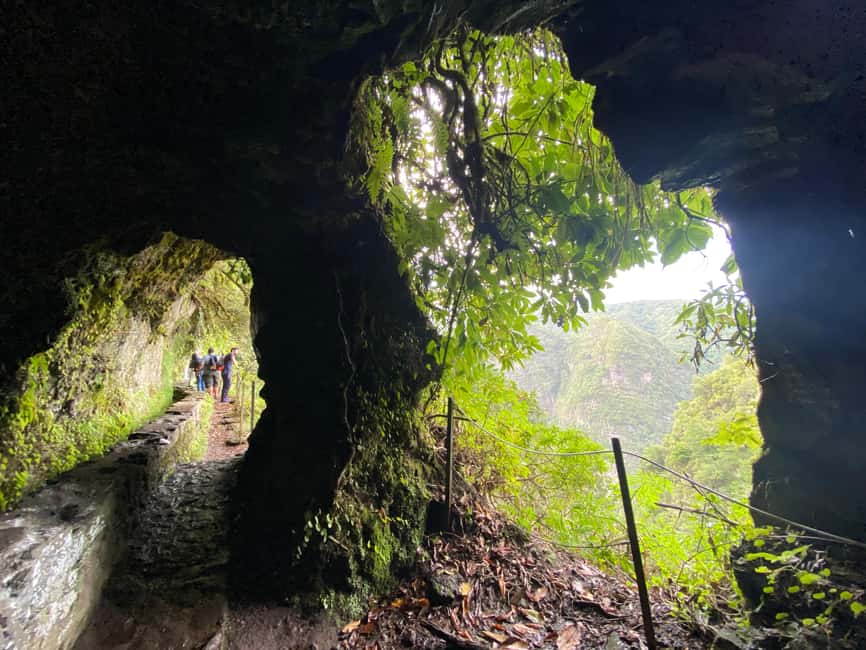 Madeira: PR 9 - Levada do Caldeirão Verde Hike Transfer - From Pico das Pedras to the real PR9 trail