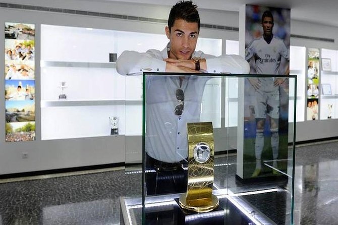 Madeira: Private Cristiano Ronaldo Tour with CR7 Museum - How the tour works for families