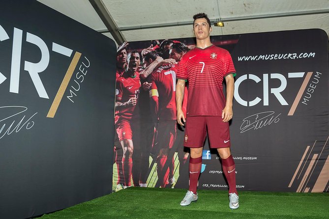 Madeira: Private Cristiano Ronaldo Tour with CR7 Museum - Barcelos viewpoint and the childhood neighborhood
