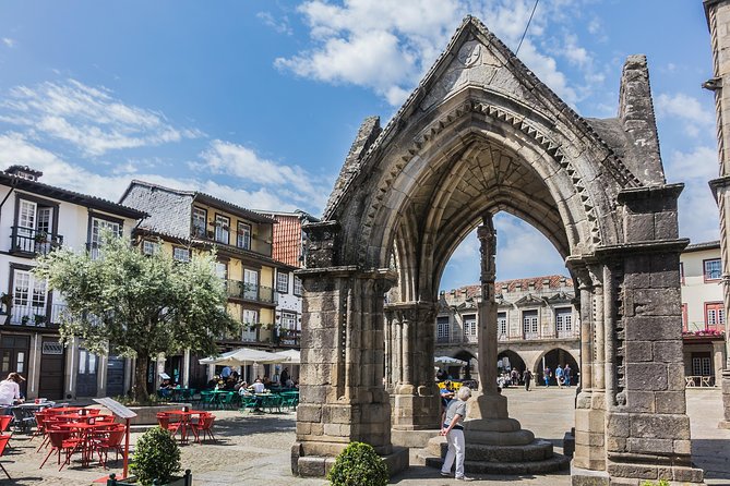 Minho Tour Private (Braga and Guimarães) Full Day - Lunch in Braga and the case for Vinho Verde