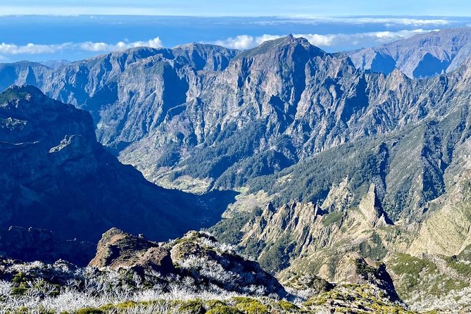 Morning Transfer To Pico Do Arieiro, Hike To Pico Ruivo & Return From Teixeira - What the driver does, and what the driver does not do