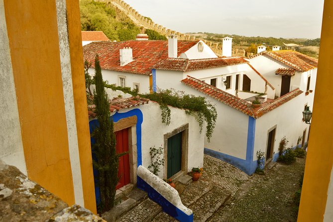 Óbidos: Medieval Tales & Secrets Spots - Castelo de Óbidos and the town walls