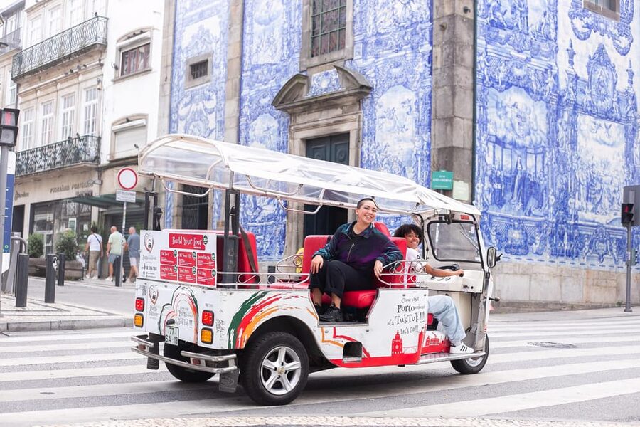 Oporto Tuk-Tuk Tour: Fast, Fun & Flexible – 1H to Full Day! - Clérigos, Batalha, and the city center