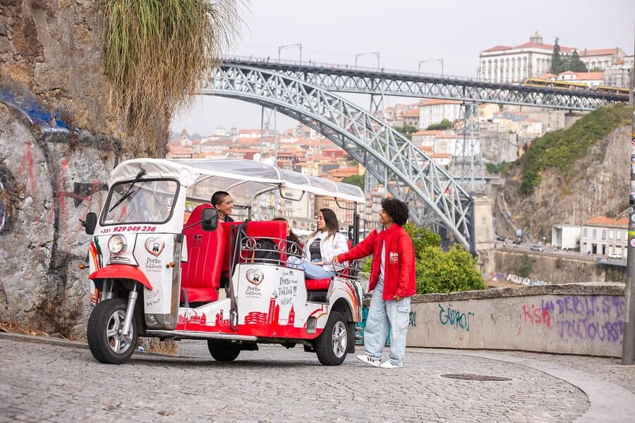 Oporto Tuk-Tuk Tour: Fast, Fun & Flexible – 1H to Full Day! - Guides, stories, and the private format