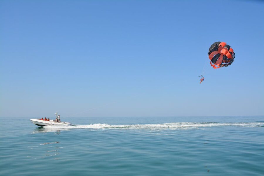 Parasailing Vilamoura - Returning to the boat and marina
