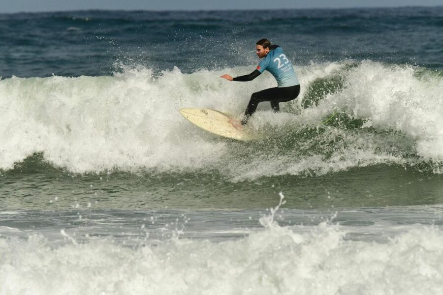 Peniche:Surf lessons Beginners ,Intermediate, advance level - The first part of the two-hour lesson