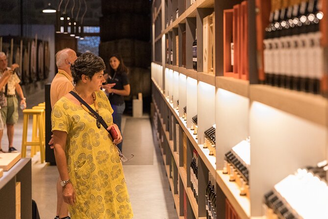 Poças Guided Visit and Wine Tasting of 3 Port Wines - Who will get the most from this visit