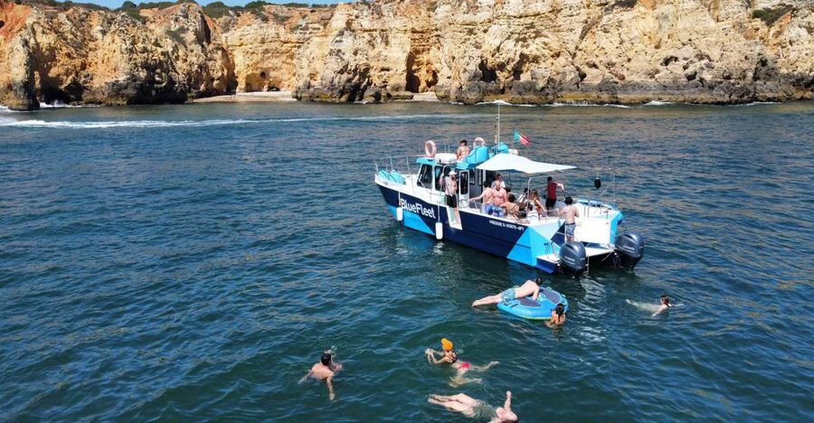 Ponta da Piedade: Half-Day Cruise with Lunch from Lagos - Music, seating, and the social atmosphere