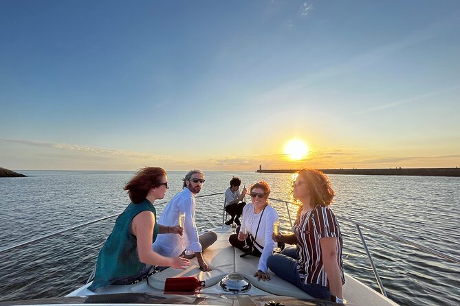 Port : 6 Bridges Private Yacht Cruise with Local Wine & Snacks - Food, wine, and the style of hosting