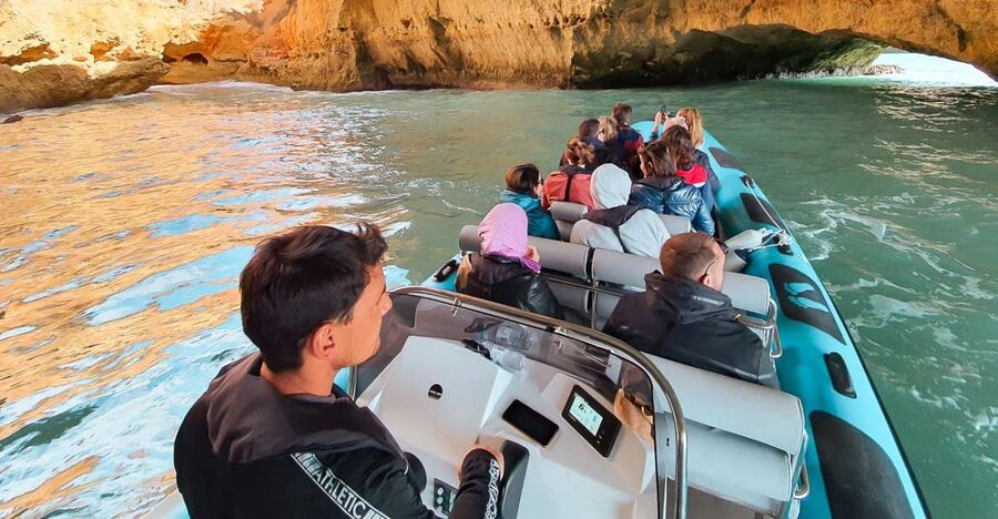 Portimão: Benagil Cave and Praia de Marinha Boat Tour - Finding the meeting point in Portimão