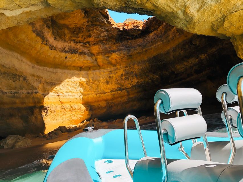 Portimão: Benagil Cave and Praia de Marinha Boat Tour - Guides who shape the experience