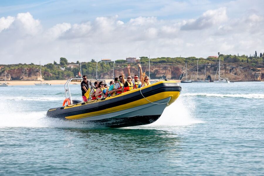 Portimão: Benagil Grottoes Boat Cruise - The first views: Ferragudo and the coast beyond