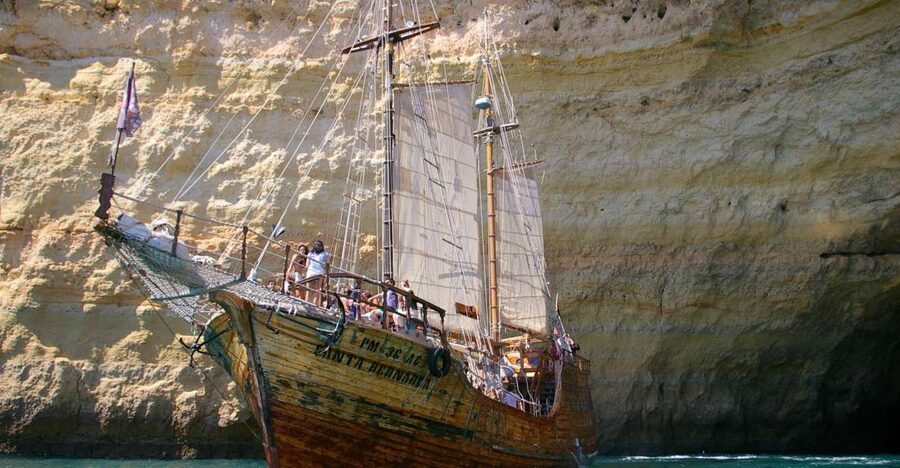 Portimão: Pirate Ship Cave Cruise - Along the cliffs past Carvoeiro and Algar Seco