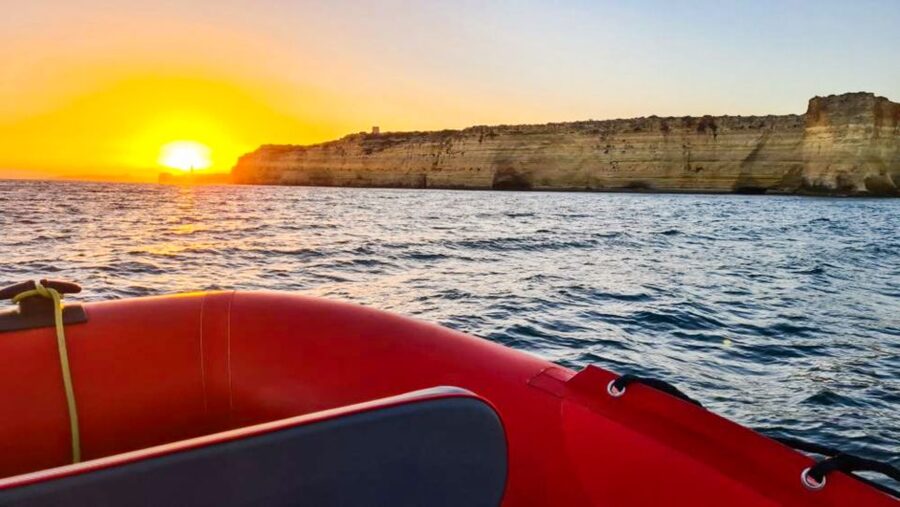 Portimão: Sunset Cruise to Benagil Cave - Alfanzina Lighthouse and the approach to Benagil