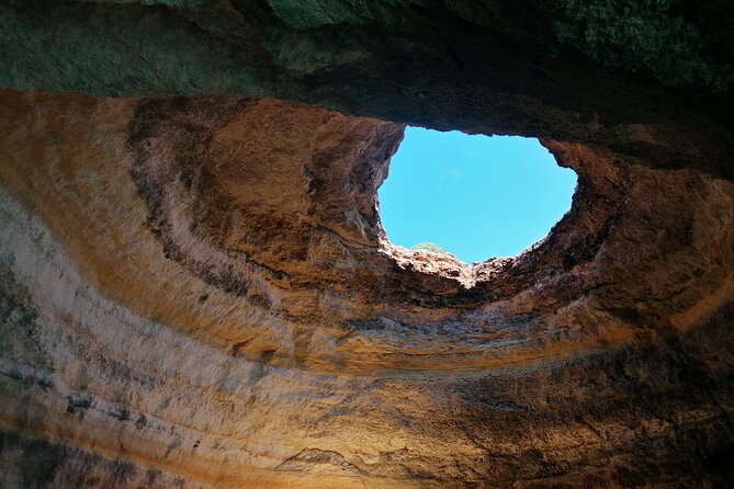 Portimão to Benagil: Adrenaline Wave 90 Minutes Cave Tour - Reaching Algar de Benagil