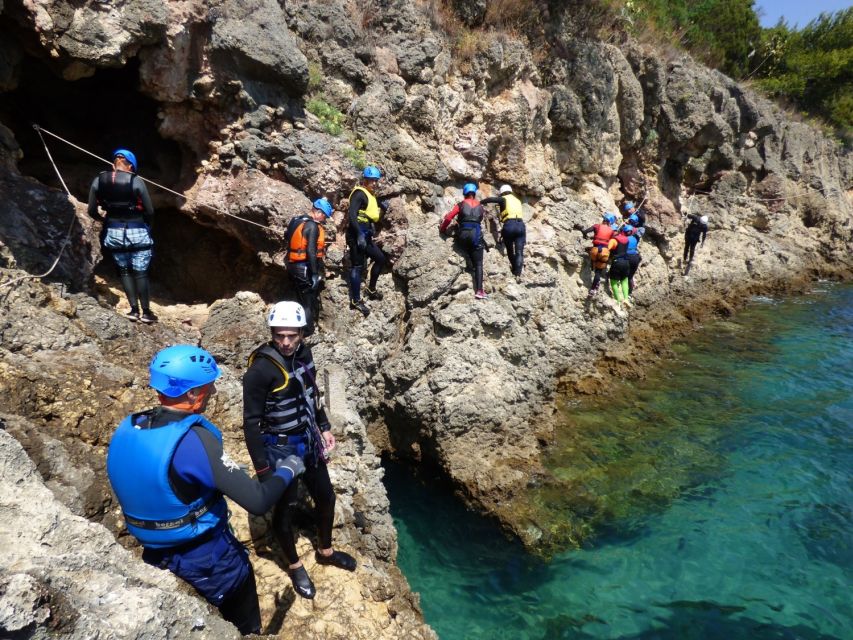 Portinho da Arrábida: Coasteering Boat Tour - Choosing your cliff jump
