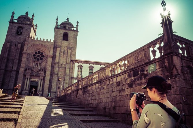 Porto 1/2 Day Walking Photo Tour & Portraits - Guide style and the private format
