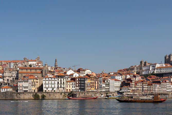Porto 360°: Helicopter Flight, Guided Walking Tour & River Cruise - The guides make the walking part personal