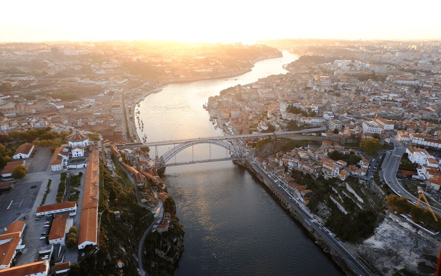 Porto: 5D Flight over de City for all family. - Who will enjoy this most?