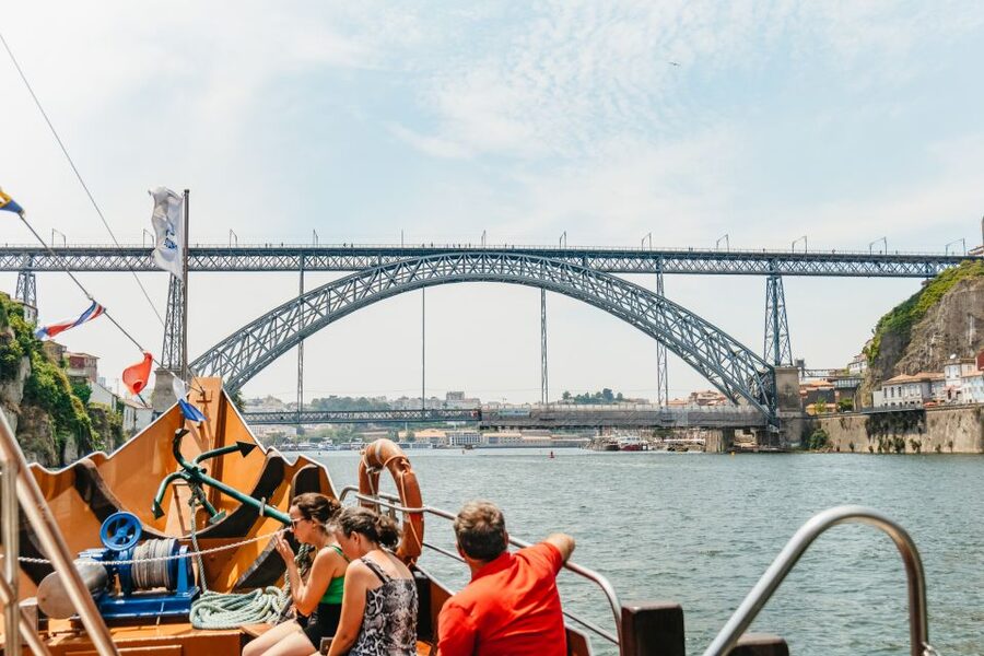 Porto: 6 Bridges Douro River Cruise - Boarding at Cais da Estiva requires a little care