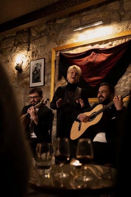 Porto: An Intimate Fado Show in a Historical Tavern - The first set: Coimbra Fado and student tradition