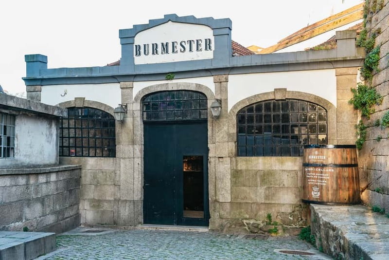 Porto: Bridges Cruise with Wine Cellar Tour or Sunset Option - Small details that make the ride better