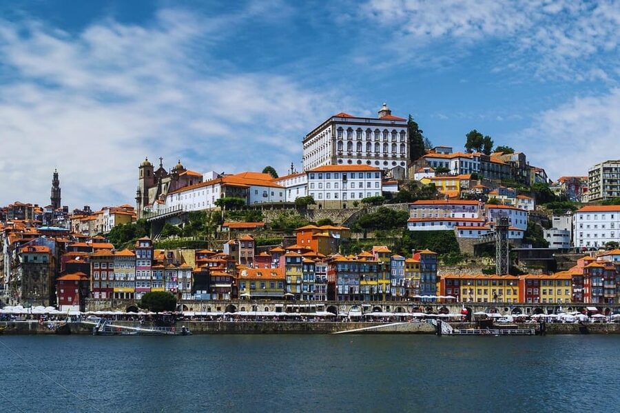 Porto: City Center Walking Tour - Porto Cathedral and the hilltop beginning