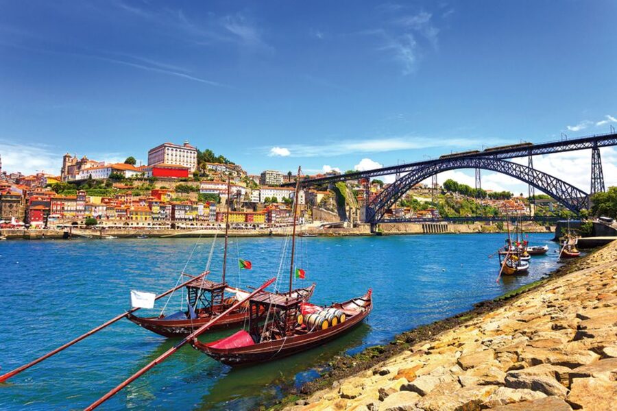 Porto: City Tour, 6 Bridges Cruise and Wine Tasting - Sé Cathedral and Porto’s upper city