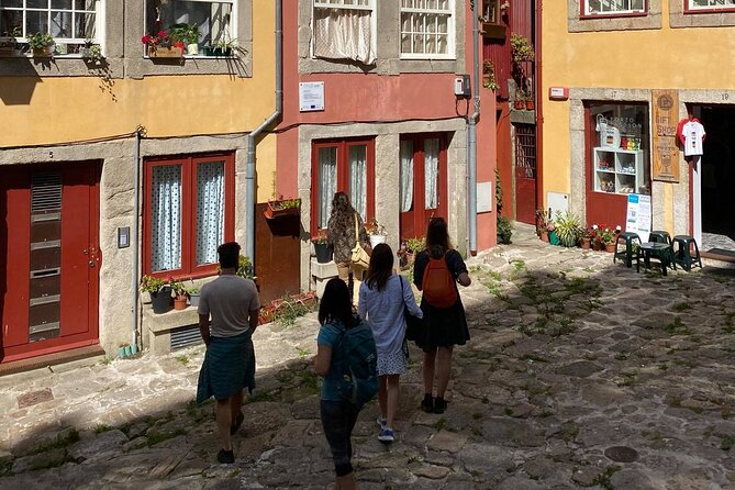 PORTO city Walking Tour - The Carmelitas churches and the narrow house between them