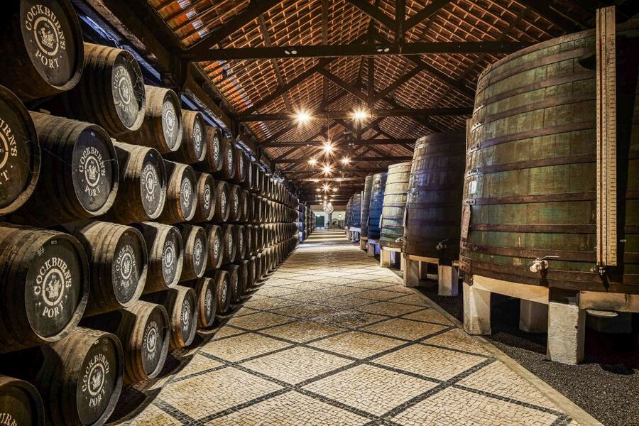 Porto: Cockburn’s Port Lodge Tour and Tasting - Watching the cooper work